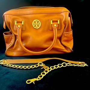 Brown Tory Burch Handbag. Great Used condition. Comes with strap